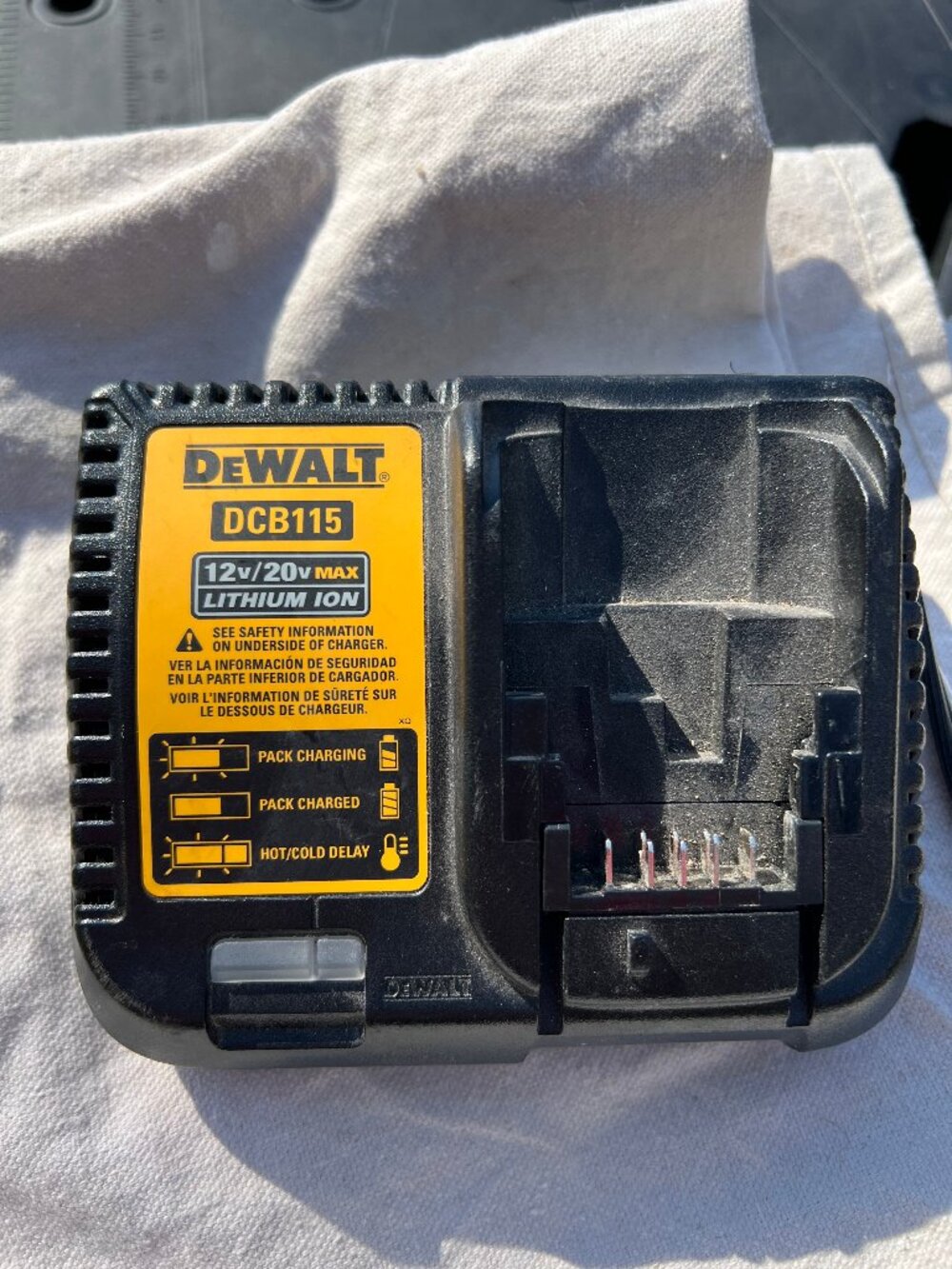 DeWalt DCB115 Charger